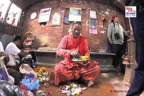 याकः मिसालाई फूल प्रसाद दिन बुंगद्यःका प्रतीक जलपानेजु कीर्तिपूर पुगे